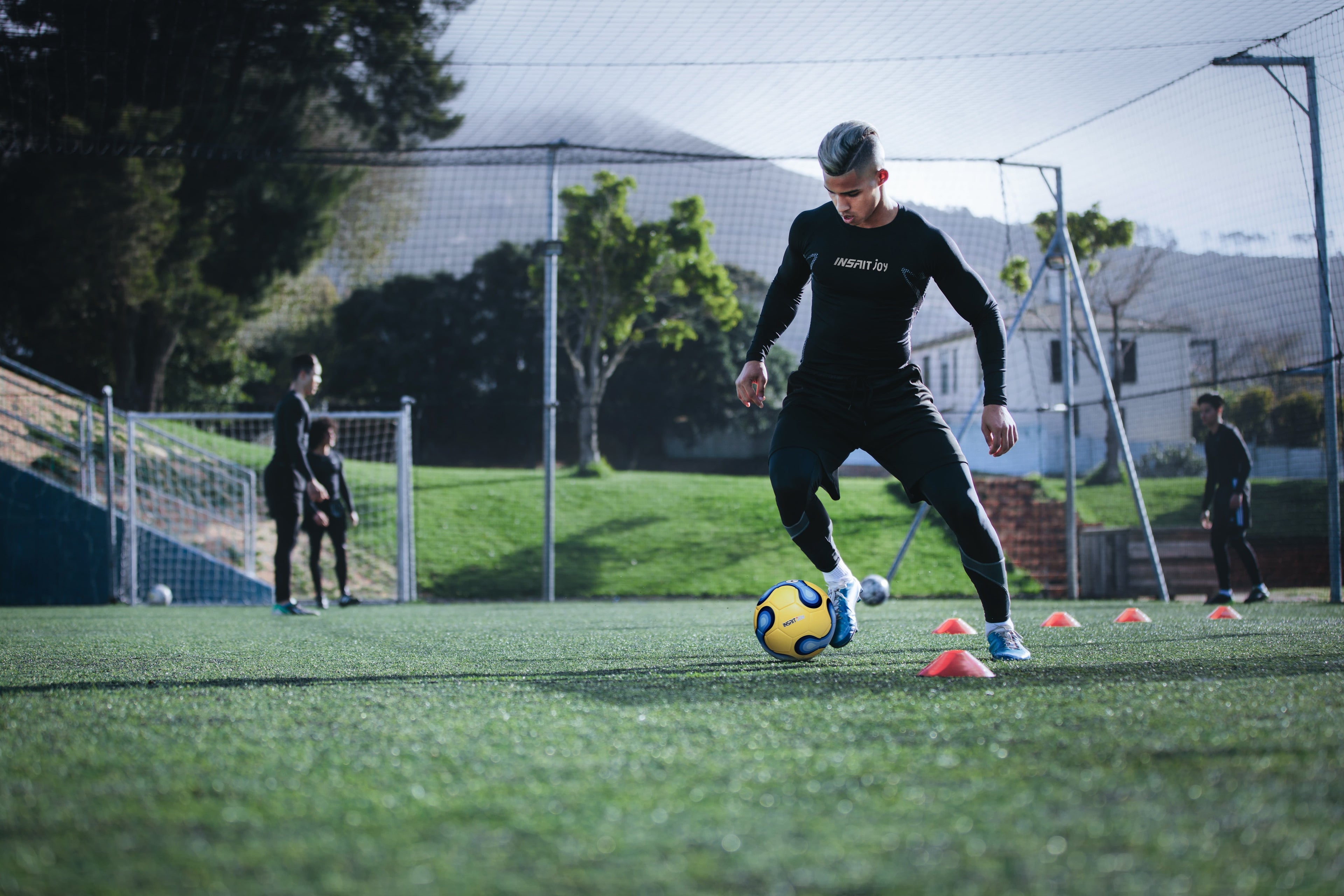 Football professional and academy players using INSAIT JOY connected soccer tracker technologies for elite field training.